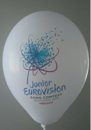 Branding balloons with a three-color logo