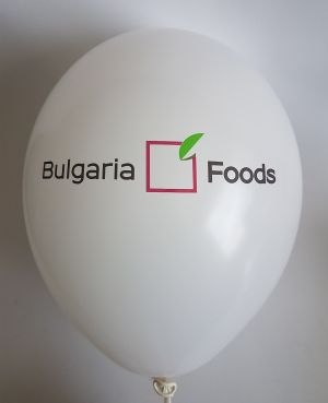 Branding balloons with a three-color logo