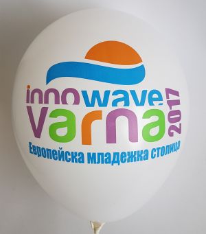 Branding balloons with a four-color logo